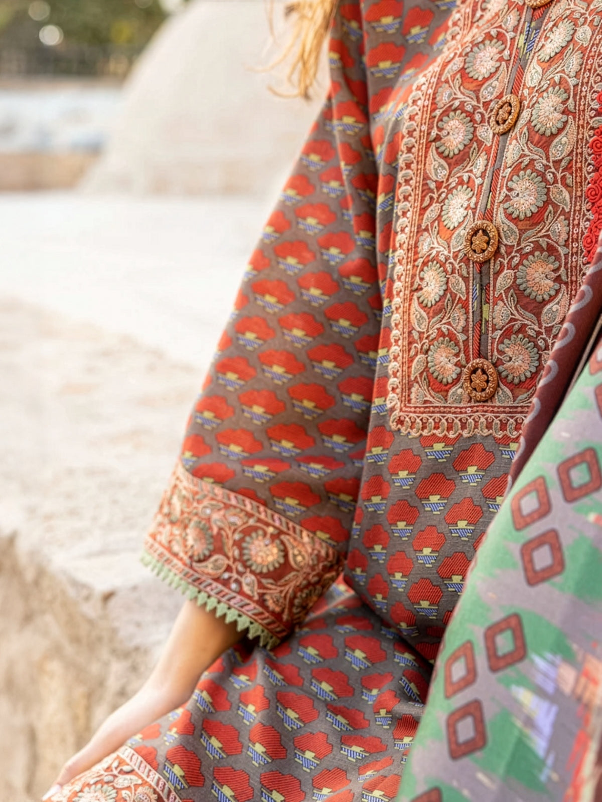 Embroidered Khaddar 3-Piece Suit – RZ190